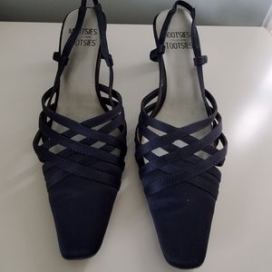 Mootsie Tootsie Navy pumps size 6.5